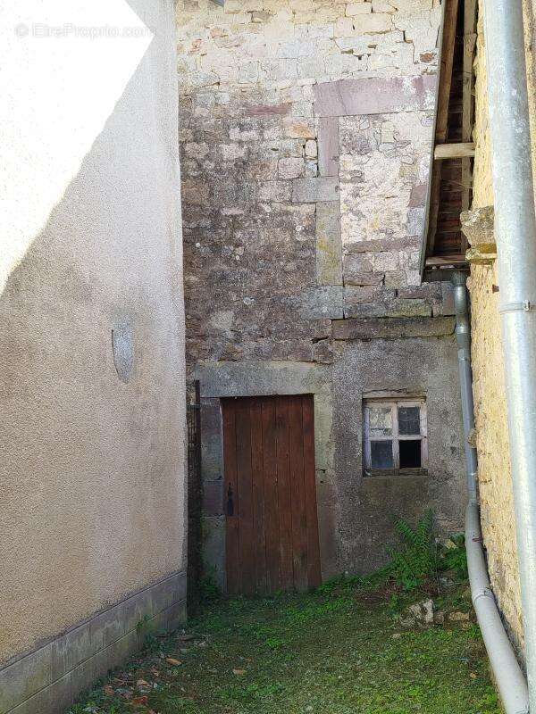 Maison avec dépendances et terrain - photo 15