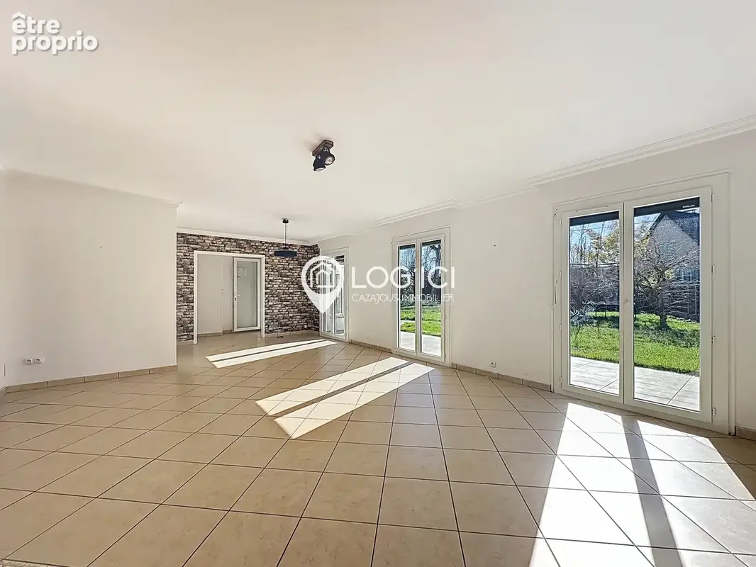 BORDERES - Vente Maison de plain-pied T5 avec double garage et piscine intérieure sur un terrain de 1 209 m2 - photo 6