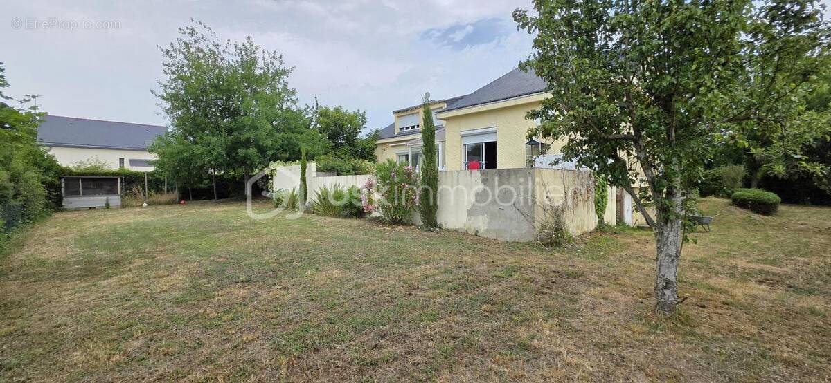 Maison à SAINT-BARTHELEMY-D'ANJOU