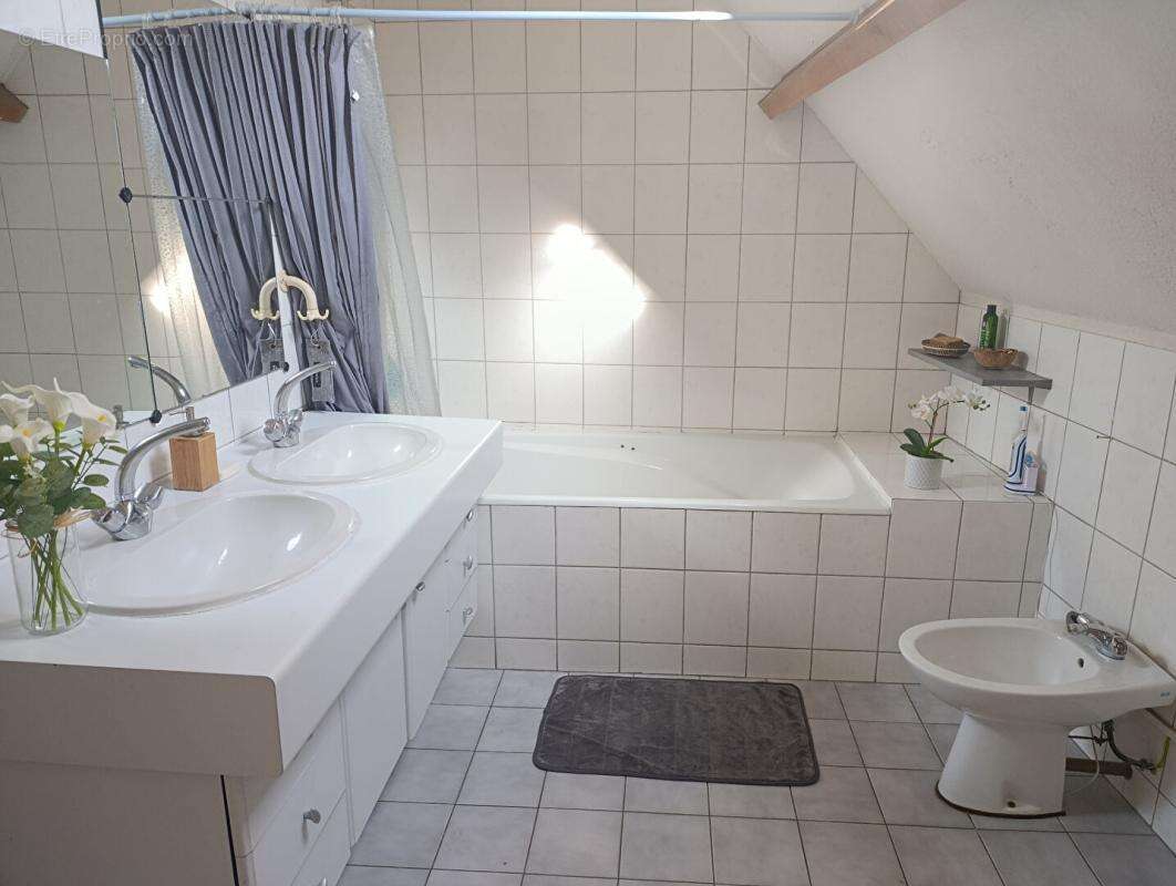 Maison à VARENNES-JARCY