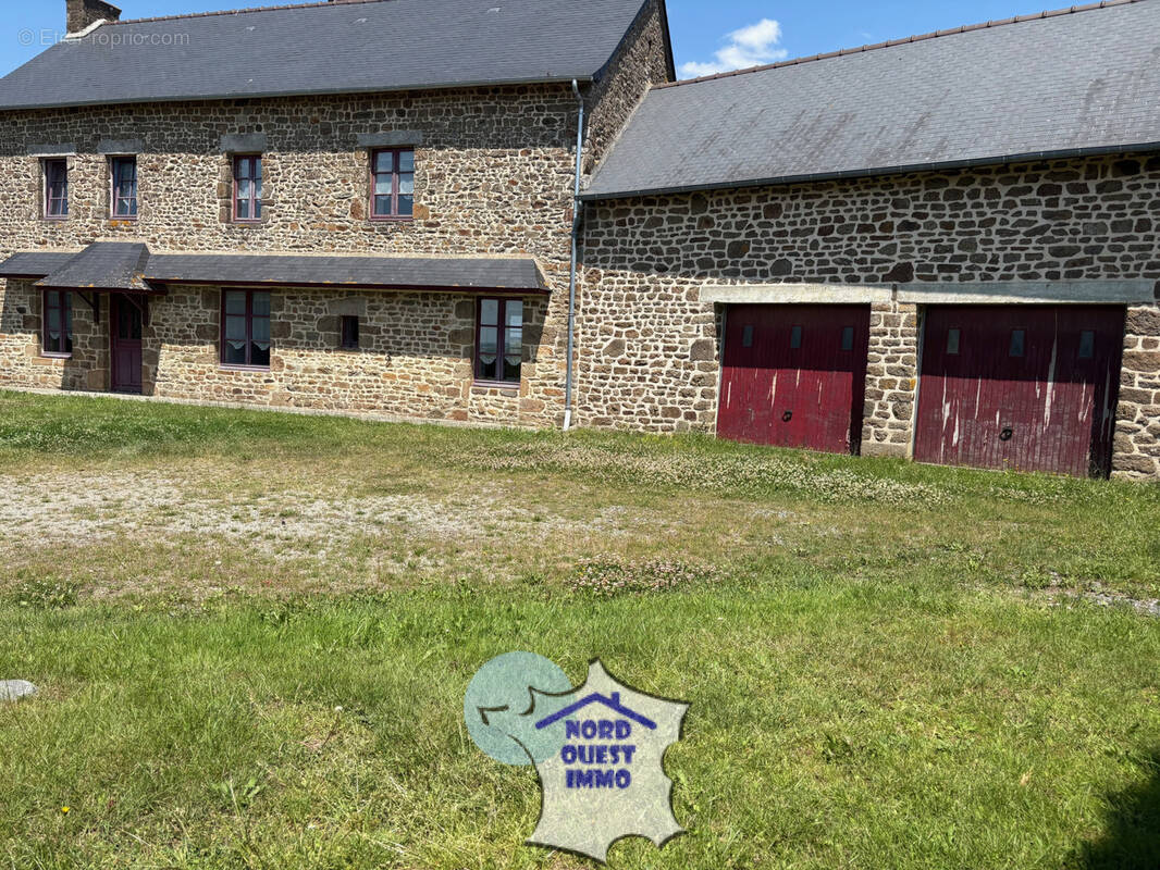 Maison à MONTREUIL-POULAY