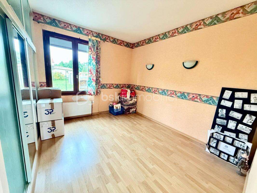 Maison à rafraichir / 5 Chambres / Sous-Sol Total - photo 9