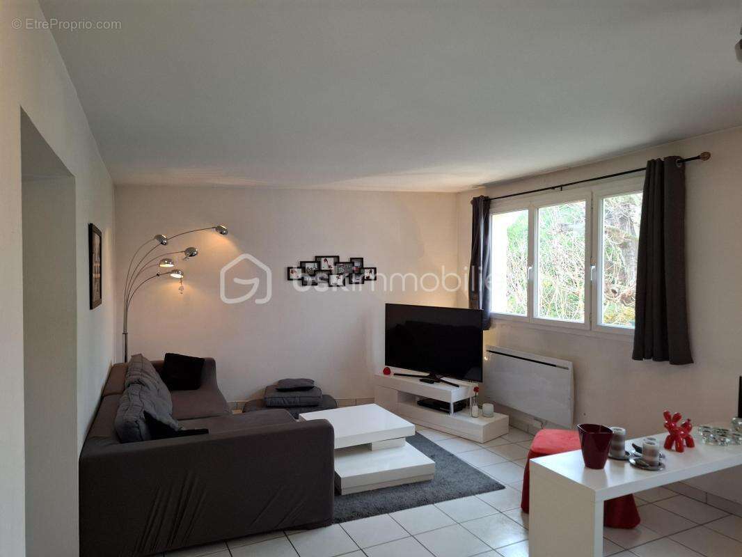 Duplex familial lumineux au cœur d’Auvernaux – volumes, calme et stationnement privatif - photo 3