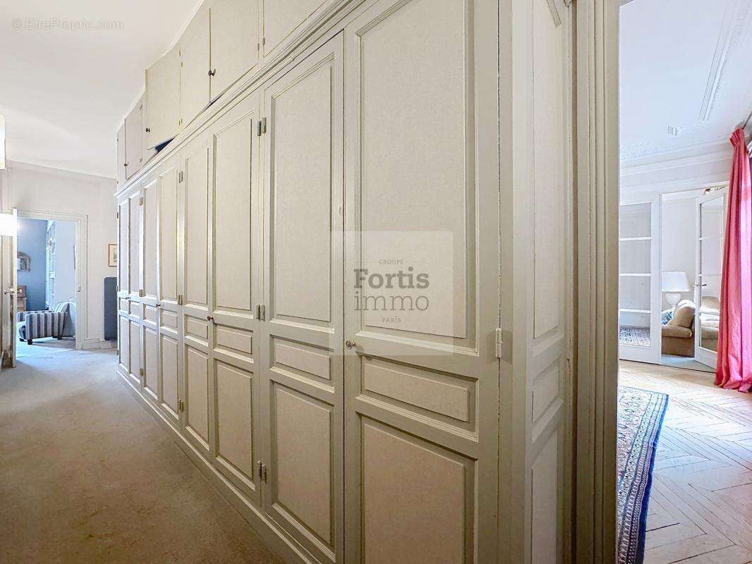 Appartement à PARIS-17E