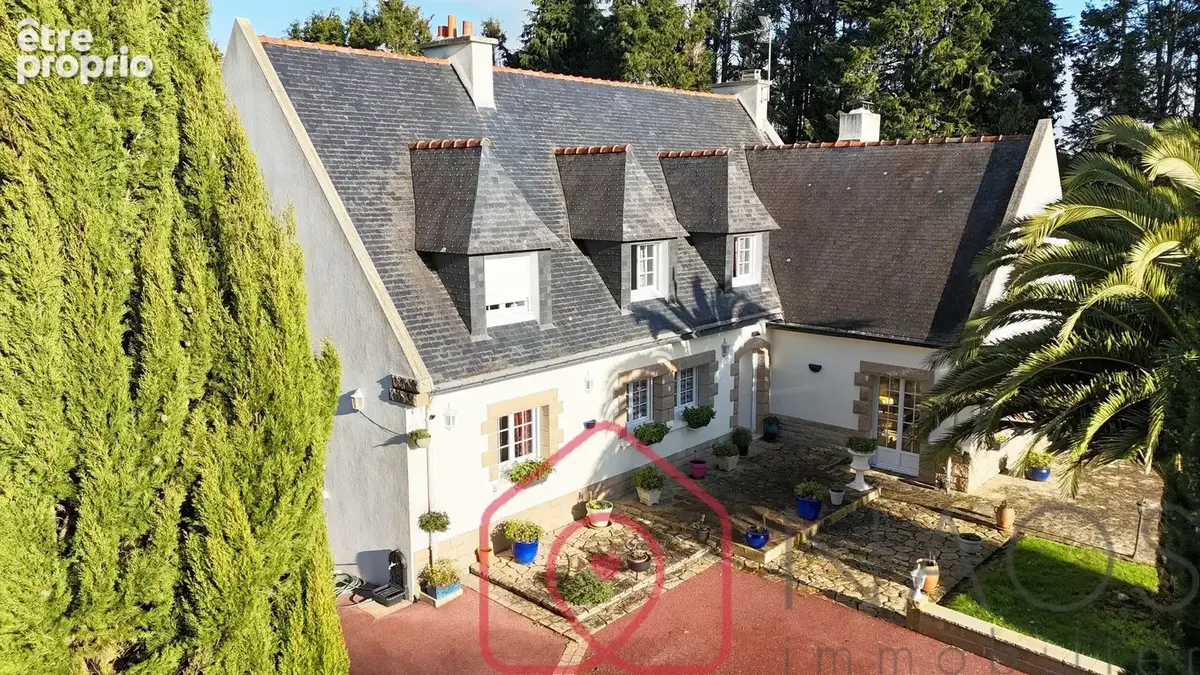 Concarneau  Demeure de style breton de 260 m² utiles sur un terrain clos de 6500m2 - photo 3
