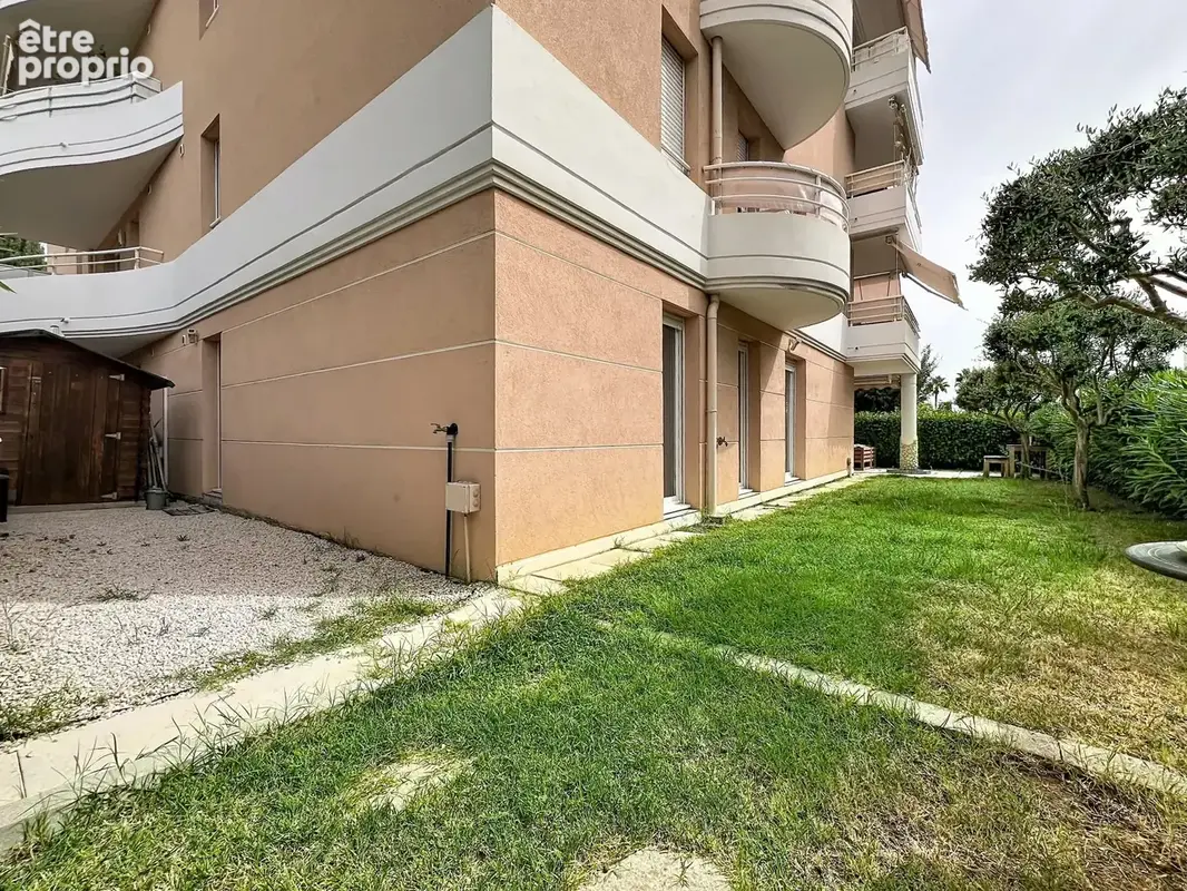 Antibes – t3 61 m² – jardin privatif 125 m² – piscine – parking - photo 15