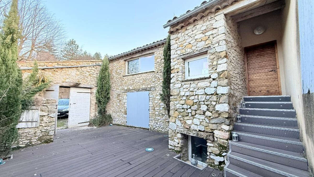 EXCLUSIVITÉ - à vendre ancienne bergerie restaurée- charme et sérénité au pied du Mont Ventoux - photo 2