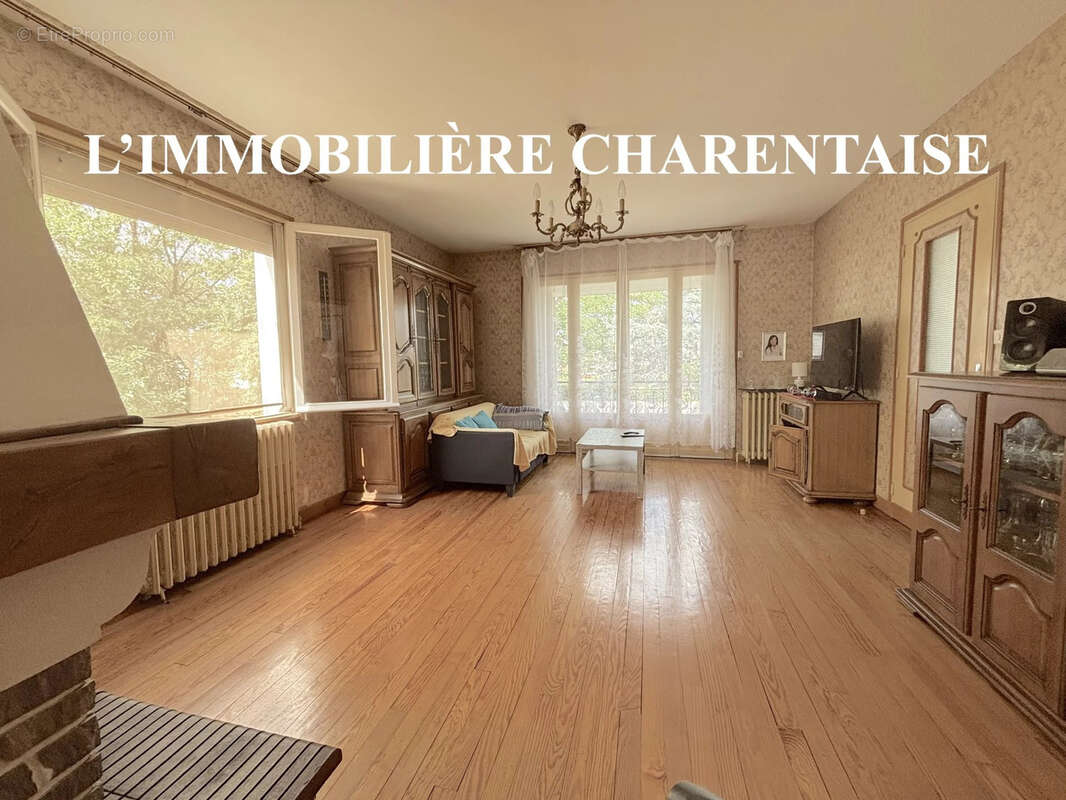 Maison à L&#039;EGUILLE