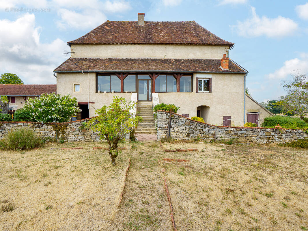 Maison à JONCY