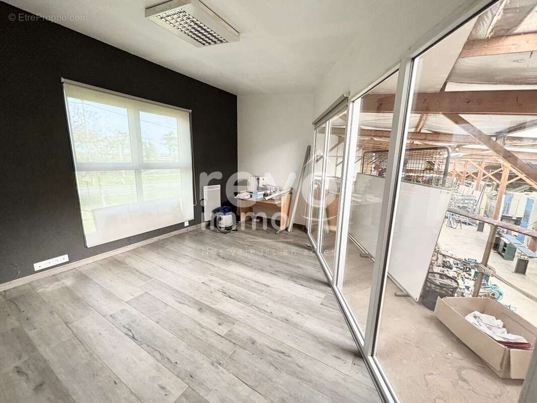 Commerce à FONTENAY-LE-COMTE