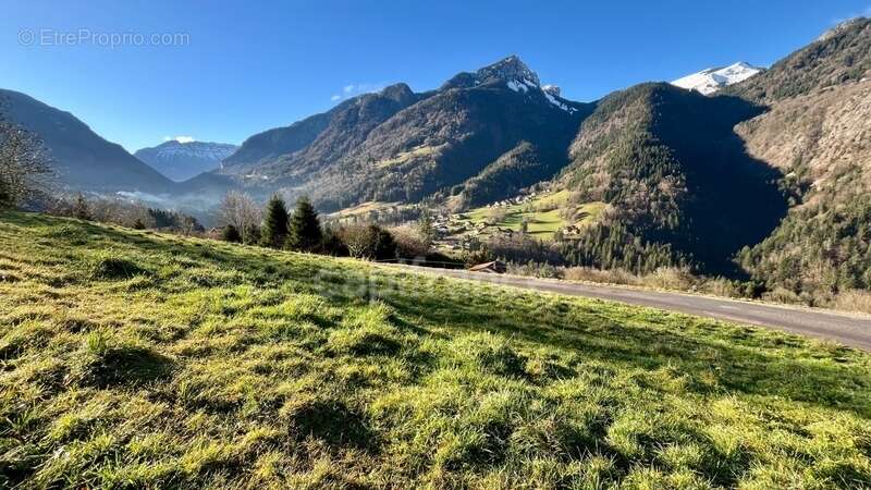 Terrain à LE PETIT-BORNAND-LES-GLIERES