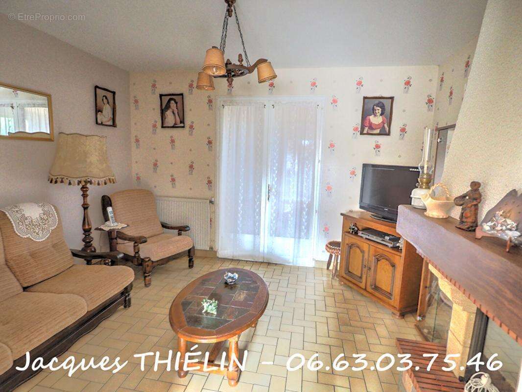 Maison à LONGUE-JUMELLES