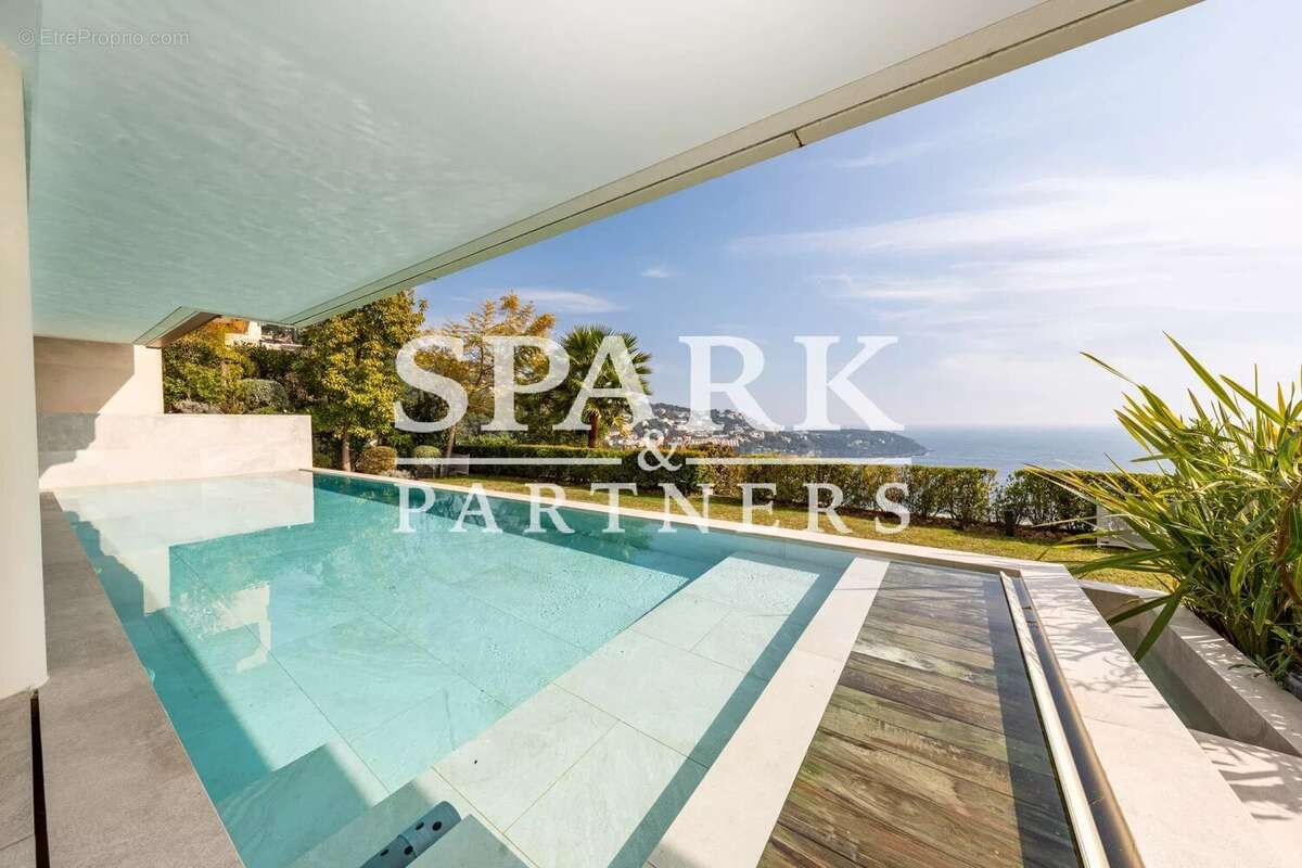 Appartement à ROQUEBRUNE-CAP-MARTIN