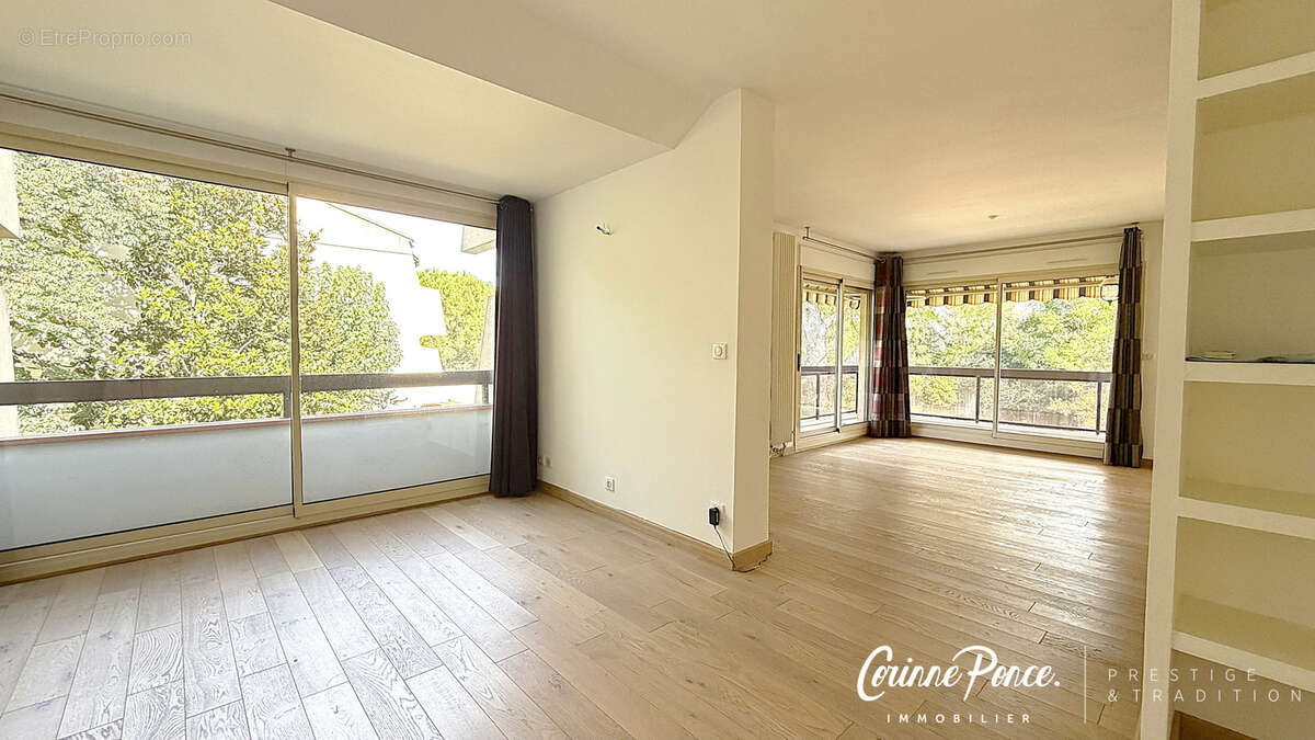 Nimes centre quartier cigale appartement 82 m2 renove terrasse 25m2 2 places de parking dans residence avec ga - photo 3