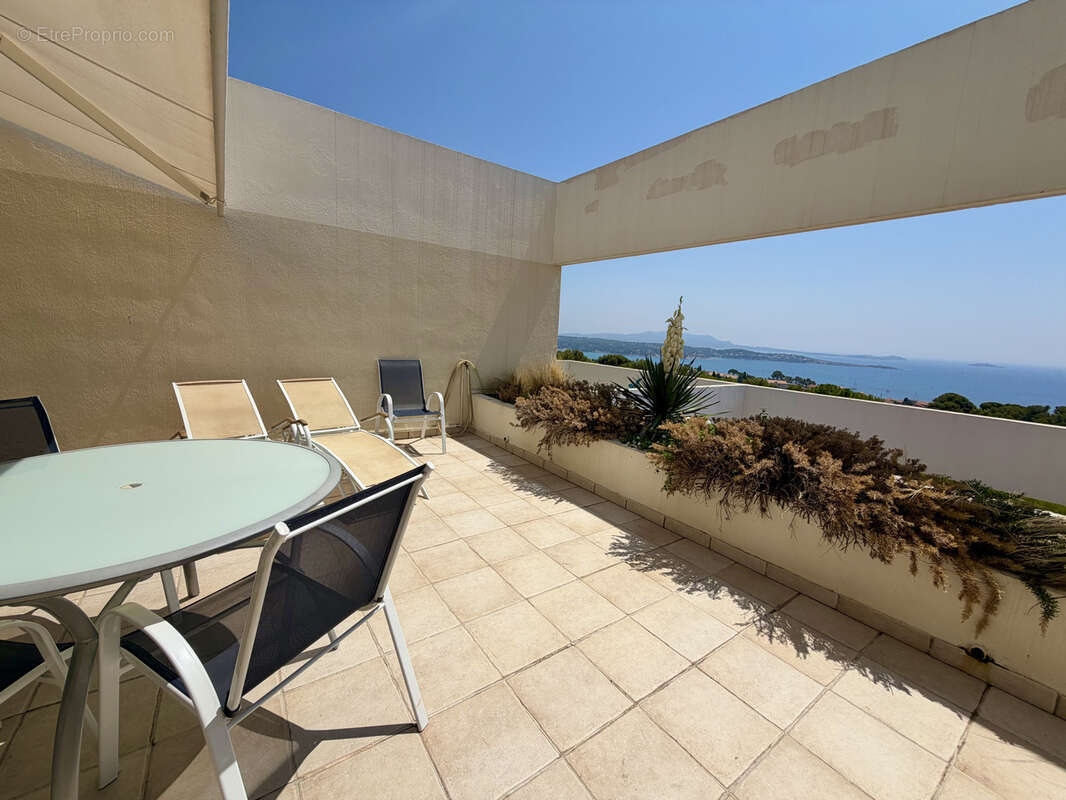 Bandol Katikias type 2 avec grande terrasse et vue panoramique sur la baie de bandol - photo 2