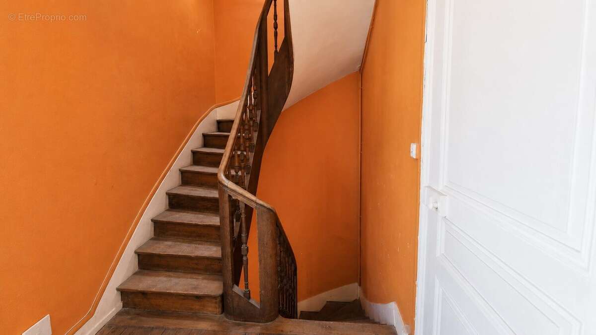 Appartement 265 m² à Tours  - photo 2