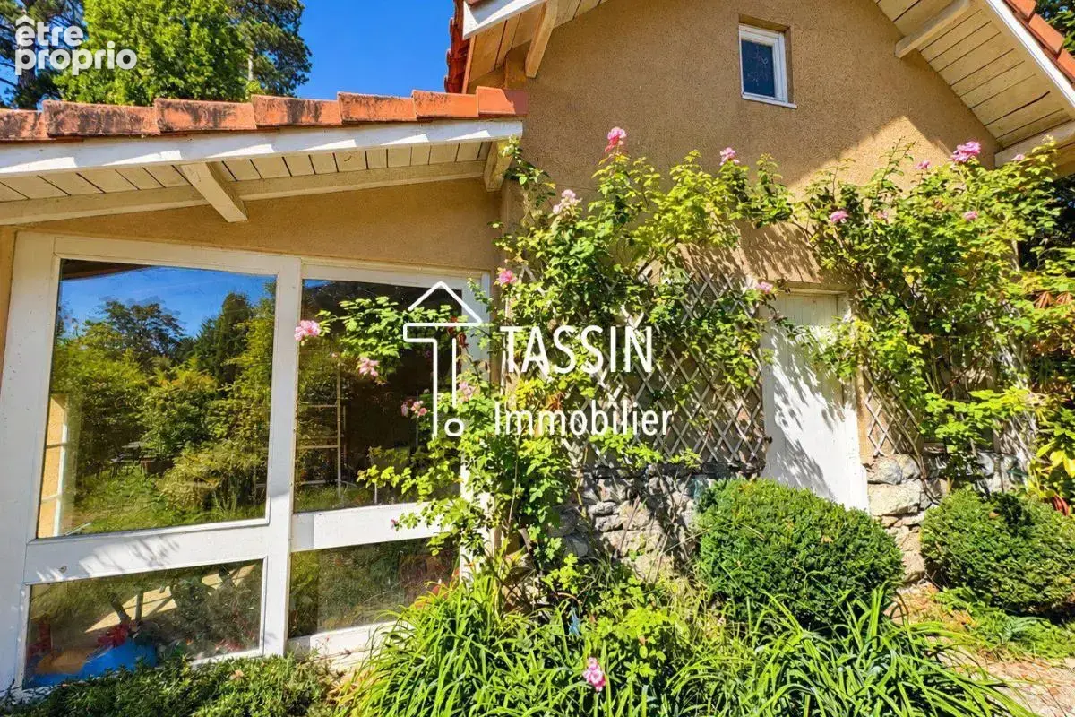 TASSIN - Maison à rénover entre Bourg et centre - photo 12