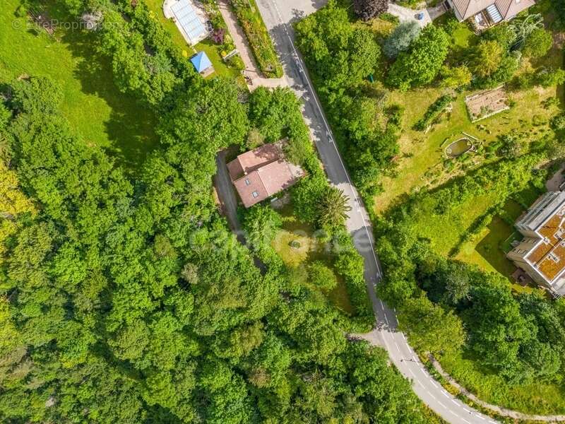 Dpt Ain (01), à vendre proche de GEX  maison P6 de 197 m² - Terrain de 1300 m² - photo 16