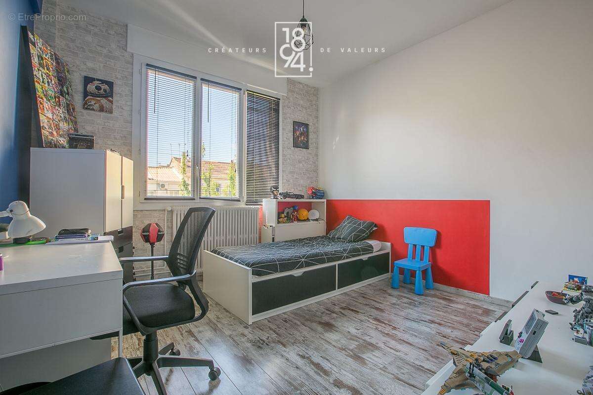 Appartement à MARSEILLE-5E
