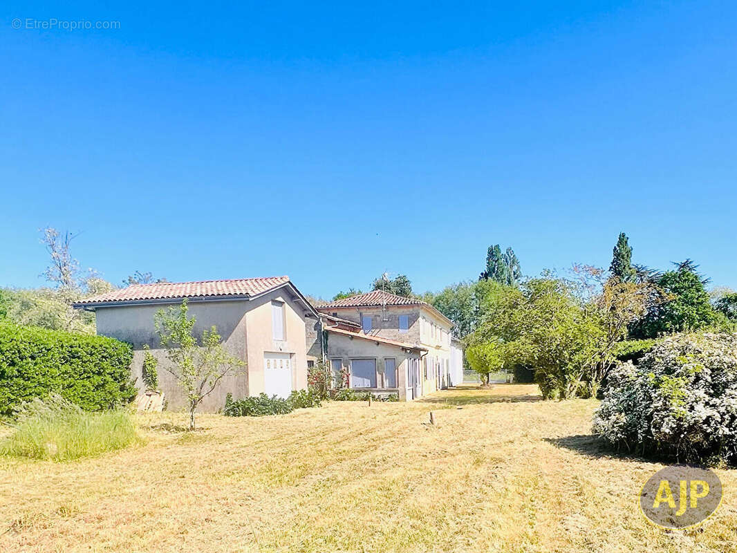 Maison à LALANDE-DE-POMEROL