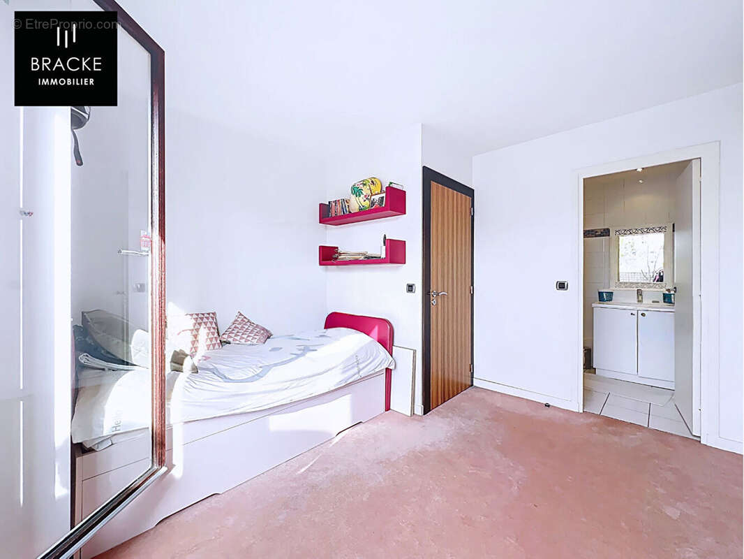 Appartement à COURBEVOIE