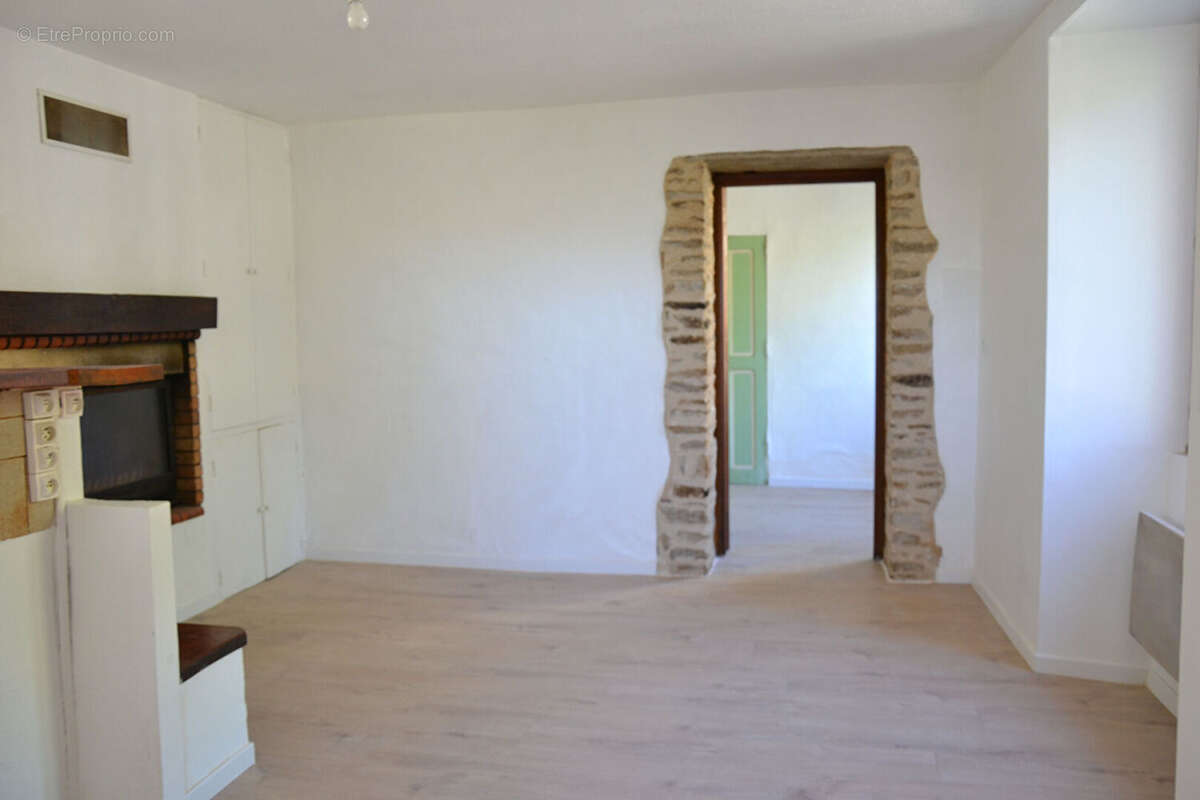 Courniou dans hameau maison T5 avec jardin terrasse garage et annexes - photo 7