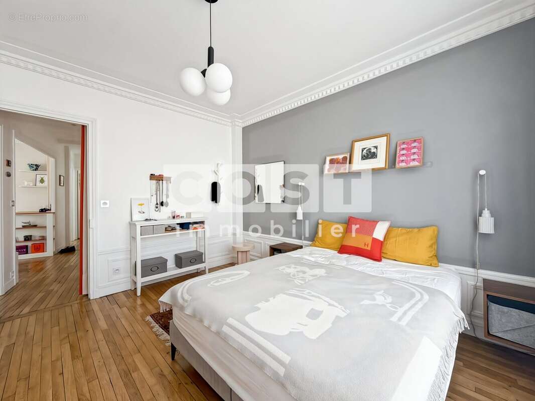 Appartement à COURBEVOIE