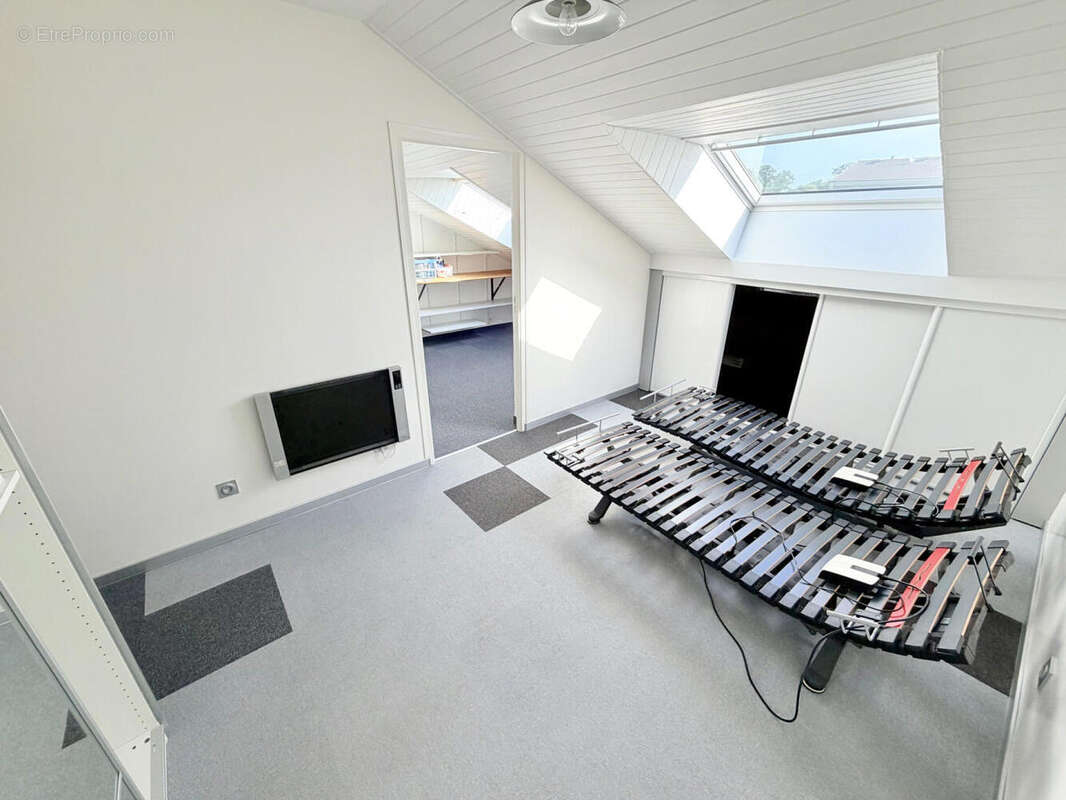 St Julien-en-Genevois RARE Appartement T2 bis en dernier étage de plus de 72 m² utiles... - photo 12
