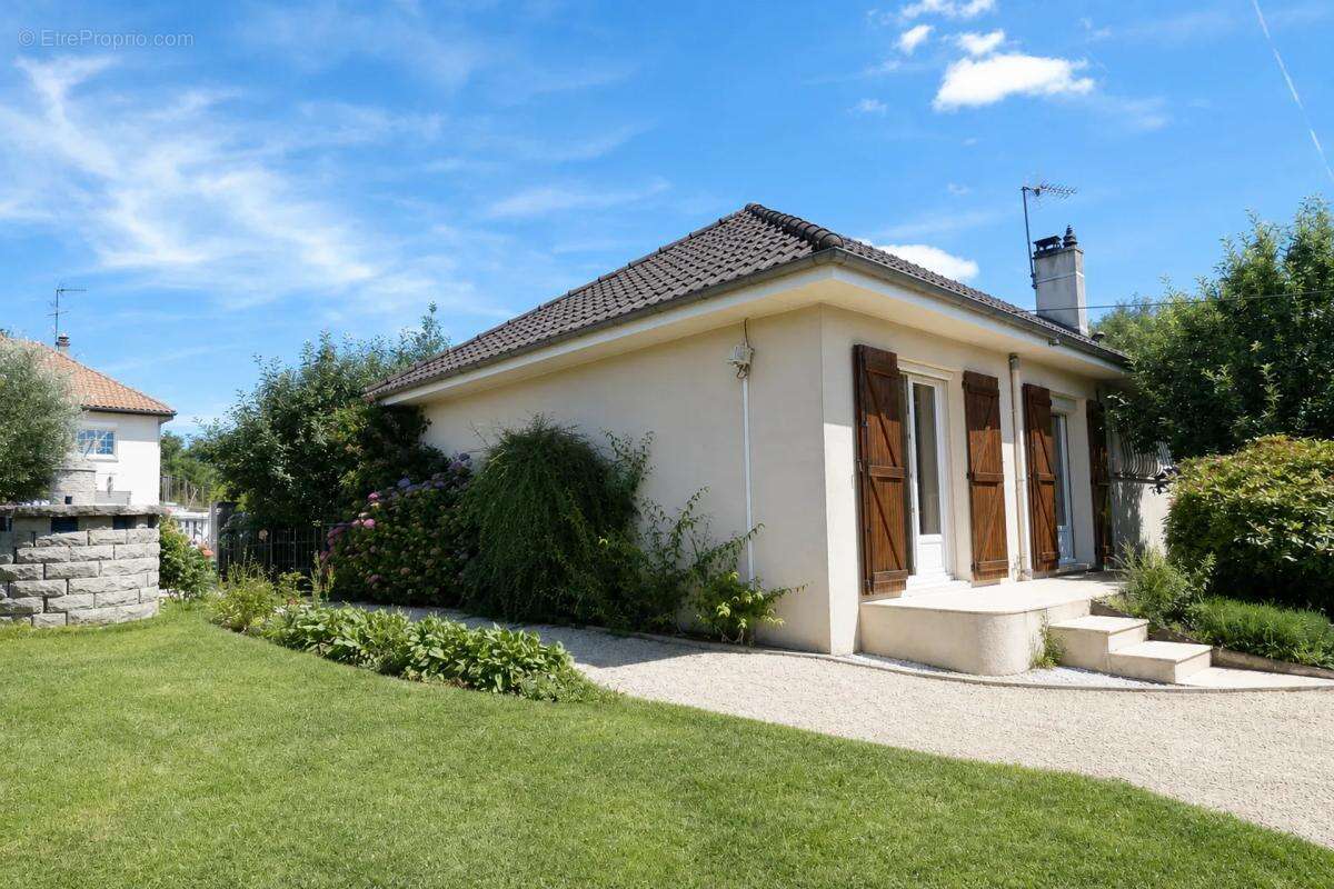 Maison à CONDAT-SUR-VIENNE