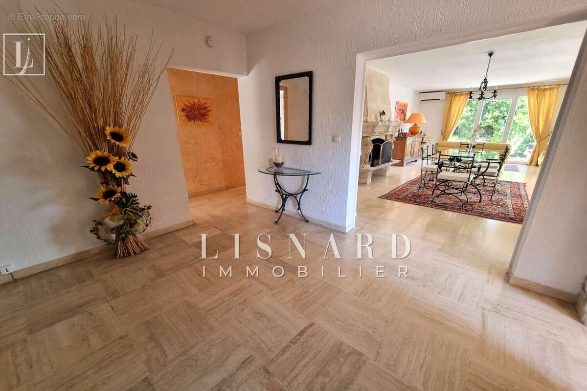 Maison 234 m² à Vallauris  - photo 8