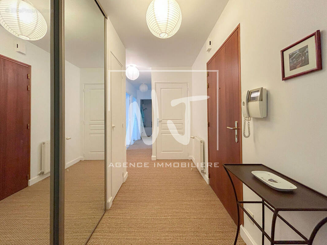 Appartement à LES PONTS-DE-CE