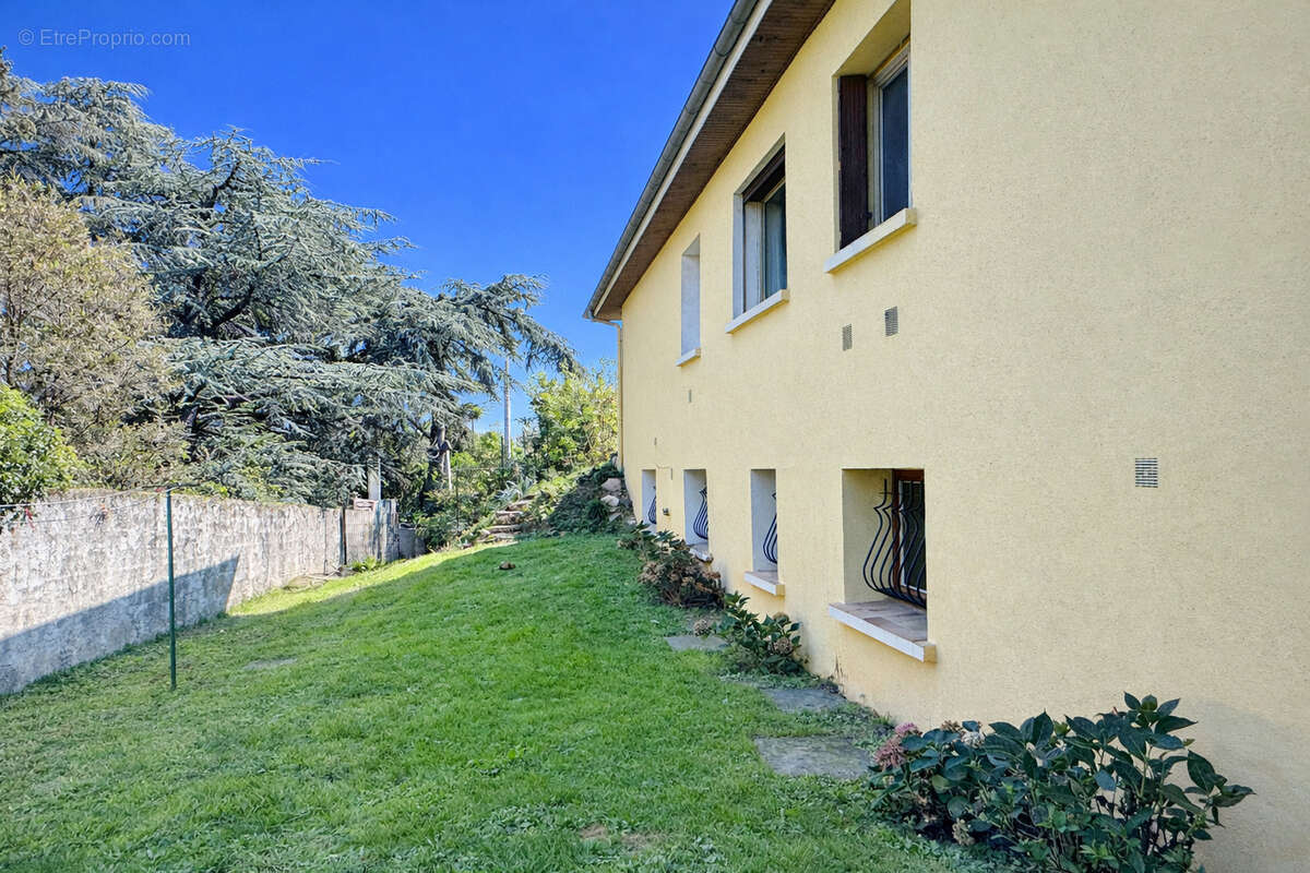 Maison à GREZIEU-LA-VARENNE