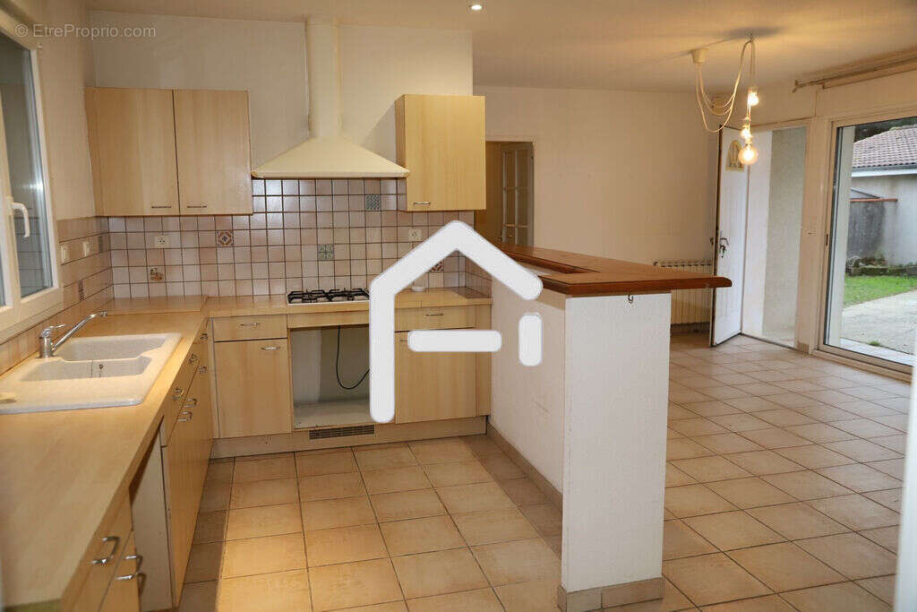 Maison à LA TOUR-DU-CRIEU