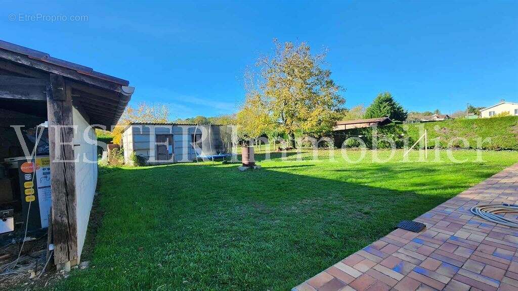 Maison à SAINT-FRONT-DE-PRADOUX