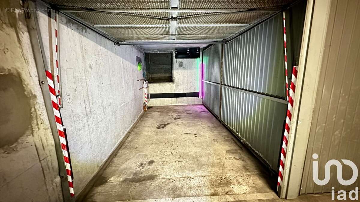 Photo 3 - Parking à COURBEVOIE