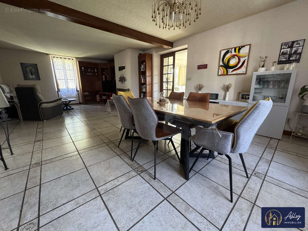 Maison à vendre 12 pièces YDES - Maison à YDES