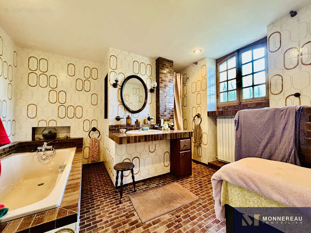 Maison ancienne avec jardin et garage - photo 11