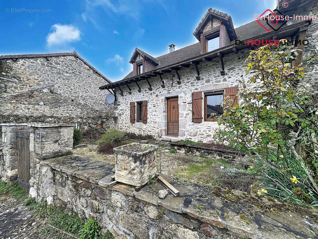 Maison à SAINT-SAUD-LACOUSSIERE