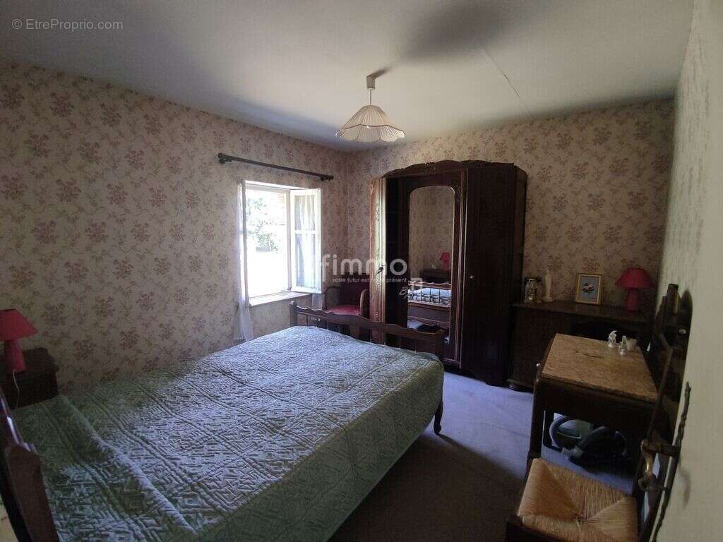 Charmante maison en pierre à rénover dans cadre paisible - photo 3