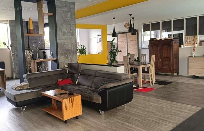 Maison à SAINT-HERBLON