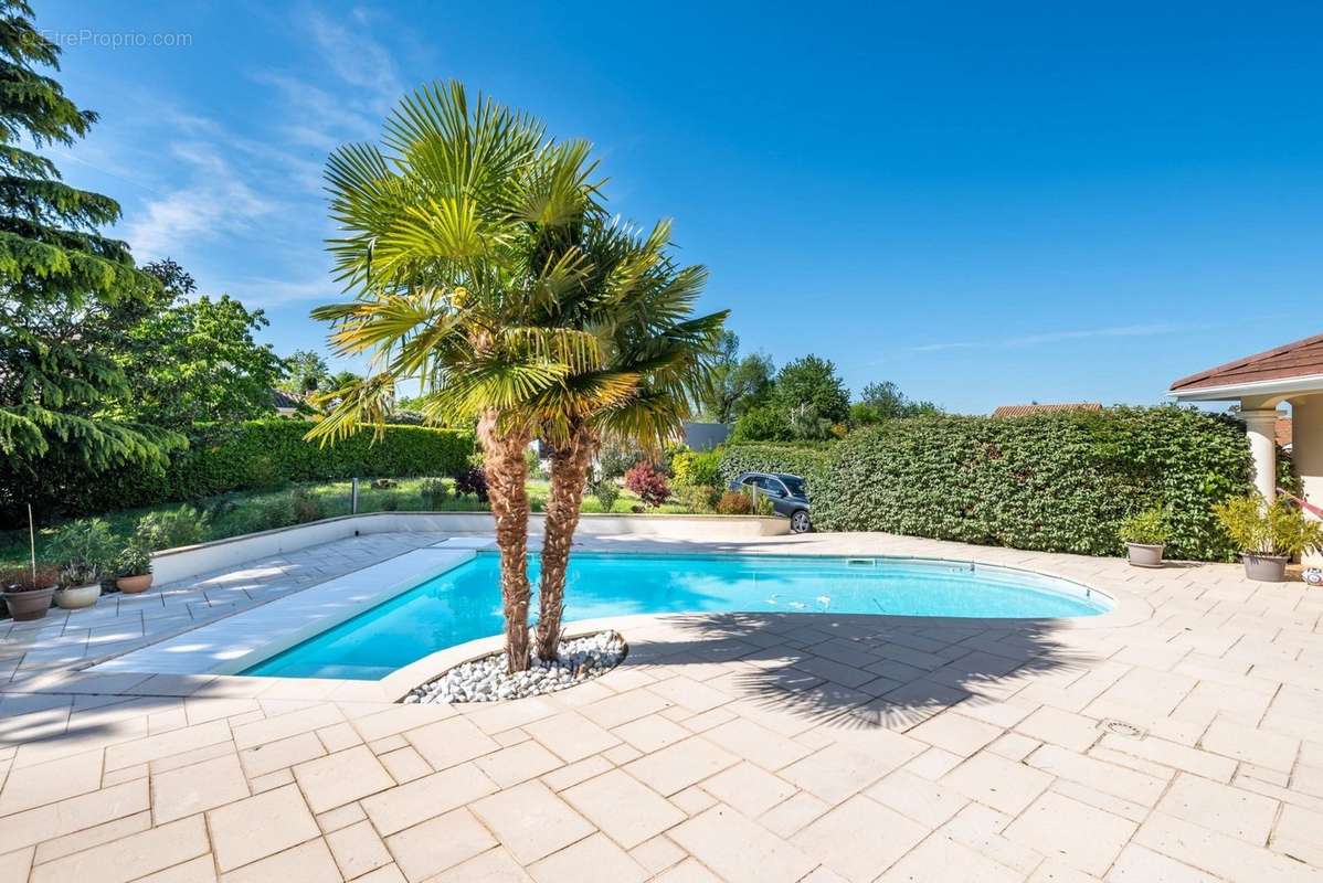 Maison à SAINT-BONNET-DE-MURE