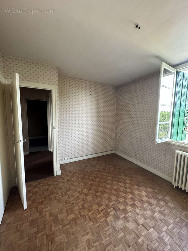 Maison à LA ROCHE-CHALAIS