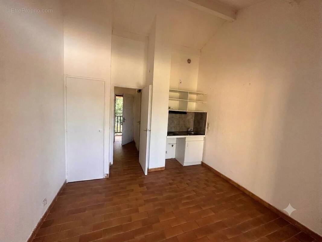 Appartement F1 avec loggia aux Cyprines - photo 3