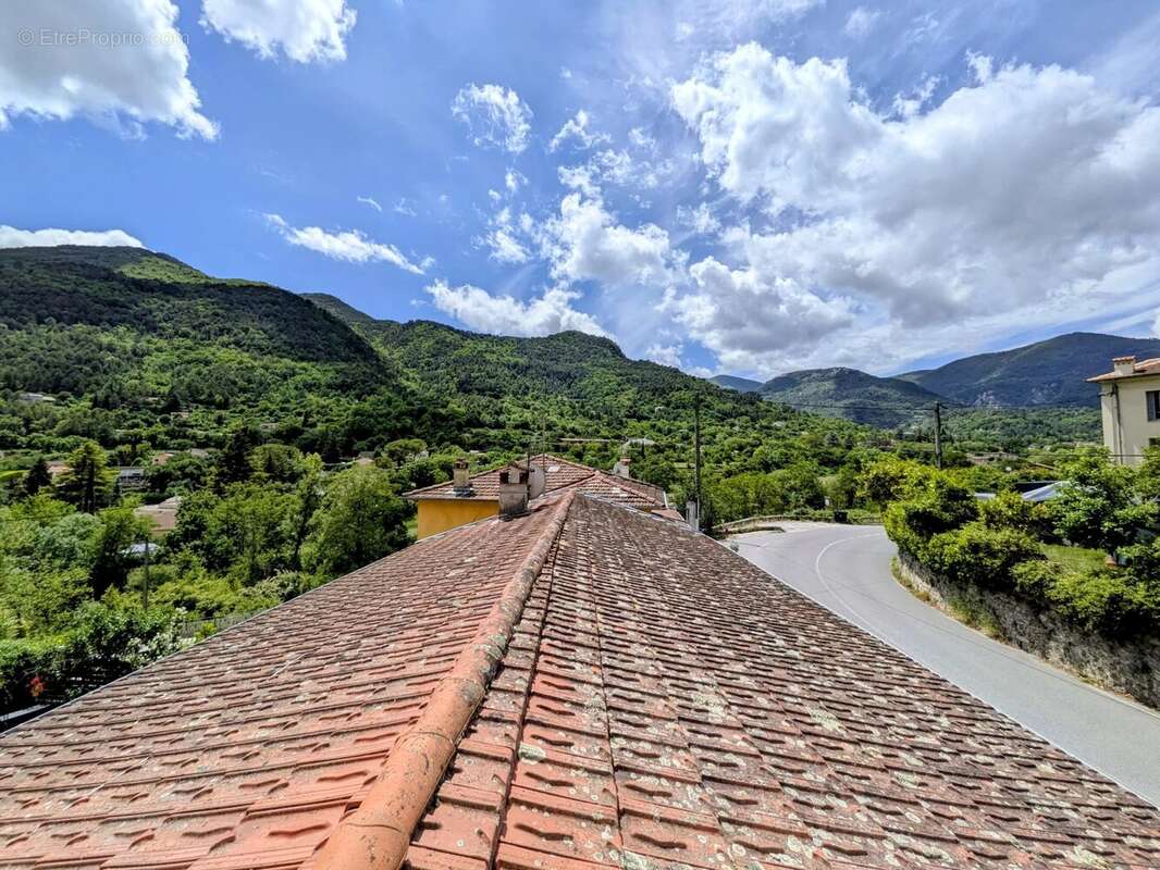 Sospel – À 35 minutes de Monaco – 5 pièces familial en duplex de 111 m² – Terrasse – Balcon - photo 15