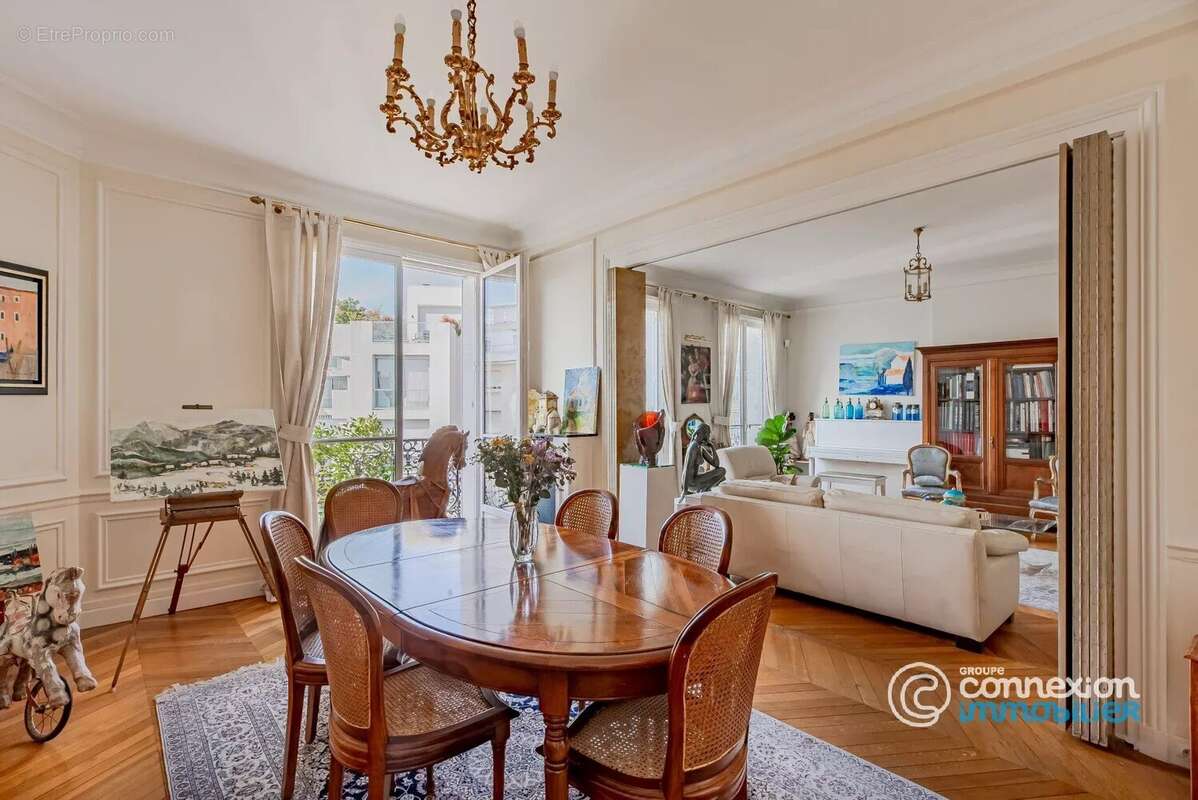 Appartement à PARIS-16E