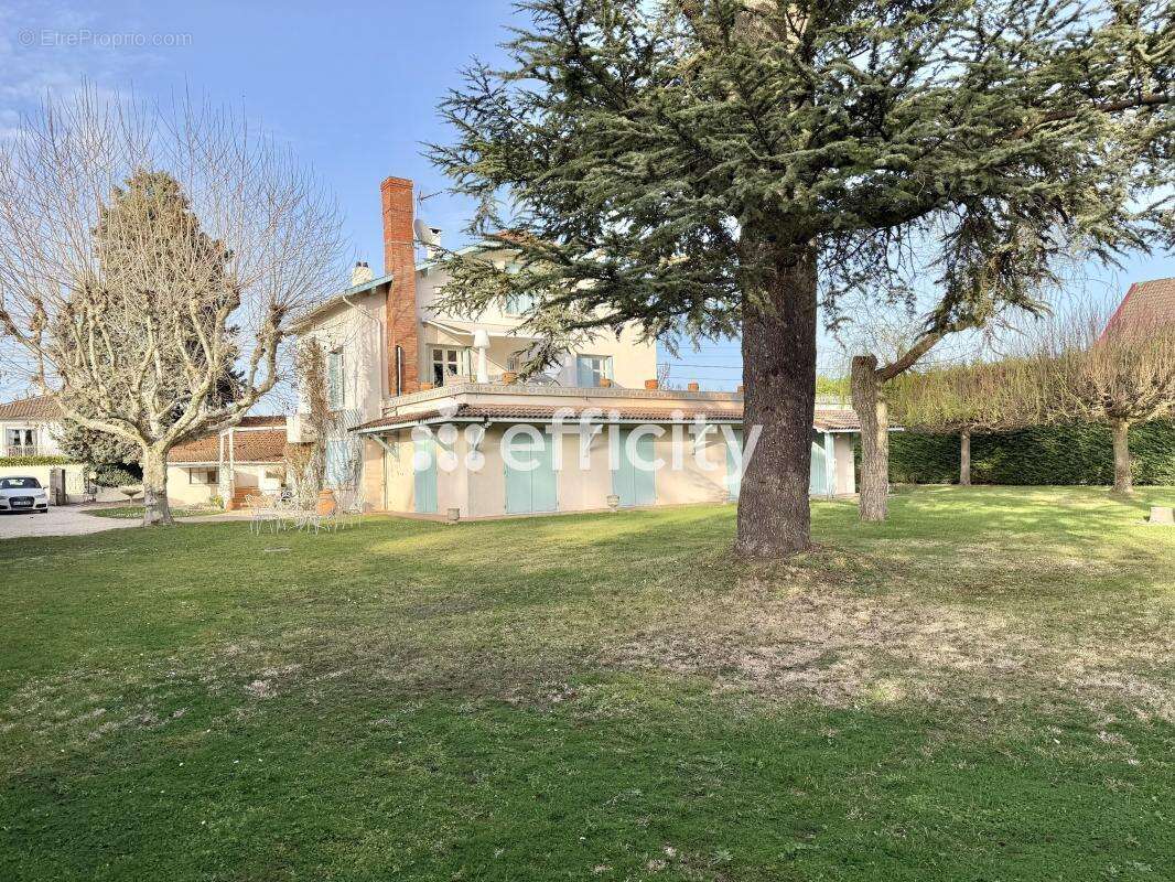 Maison à VEAUCHE