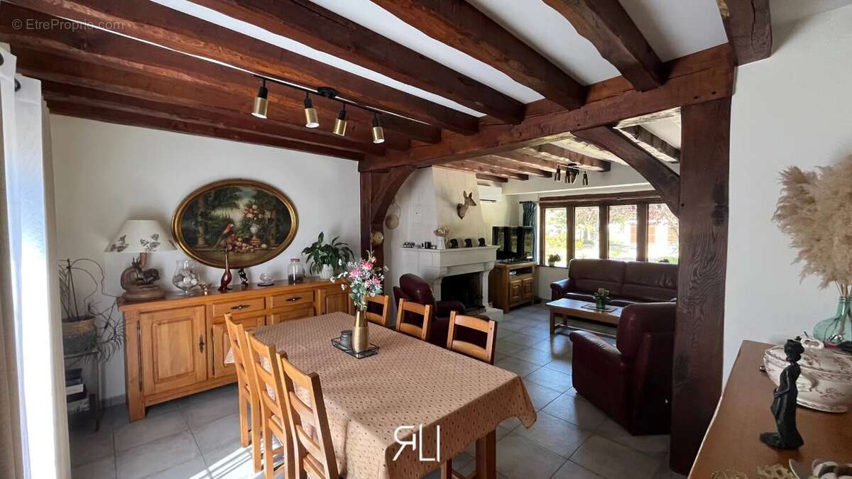 Maison à CROUY-SUR-COSSON