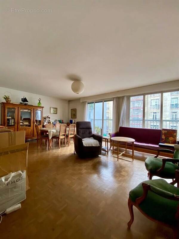 Appartement à PARIS-15E