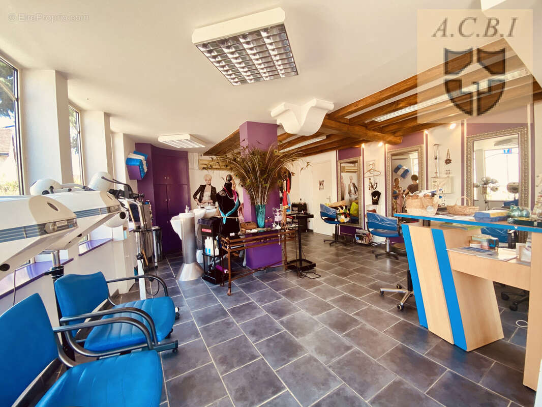 Ensemble immobilier avec maison d'habitation et local commercial attenant - photo 3