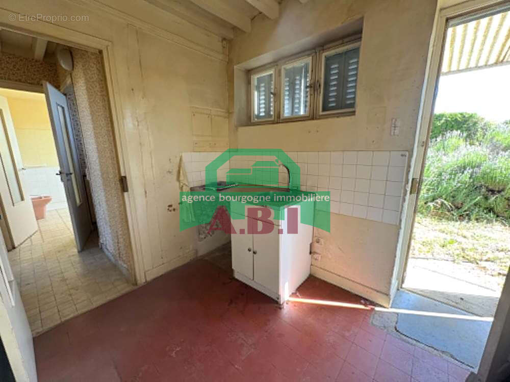 58, secteur Moraches - Ancien corps de ferme indépendant sur 3200m2 de terrain. - photo 8